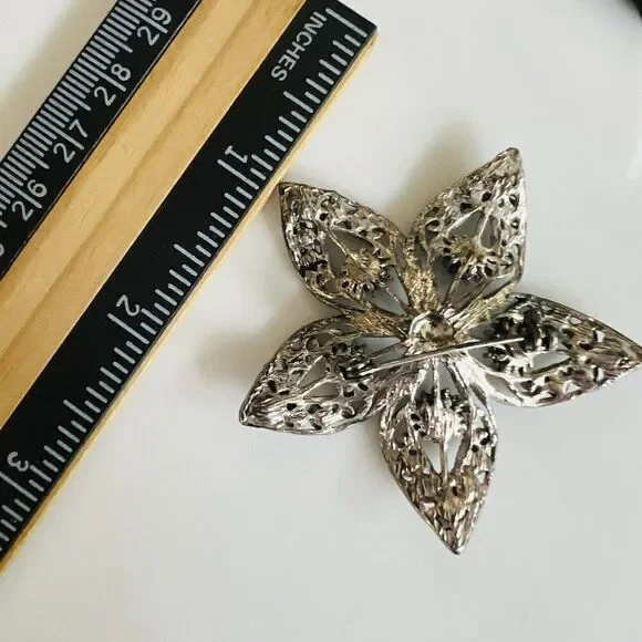 Vintage Blue Rhinestones Filigree Flower Brooch Silver Tone PRETTY 4051 - Picture 9 of 10